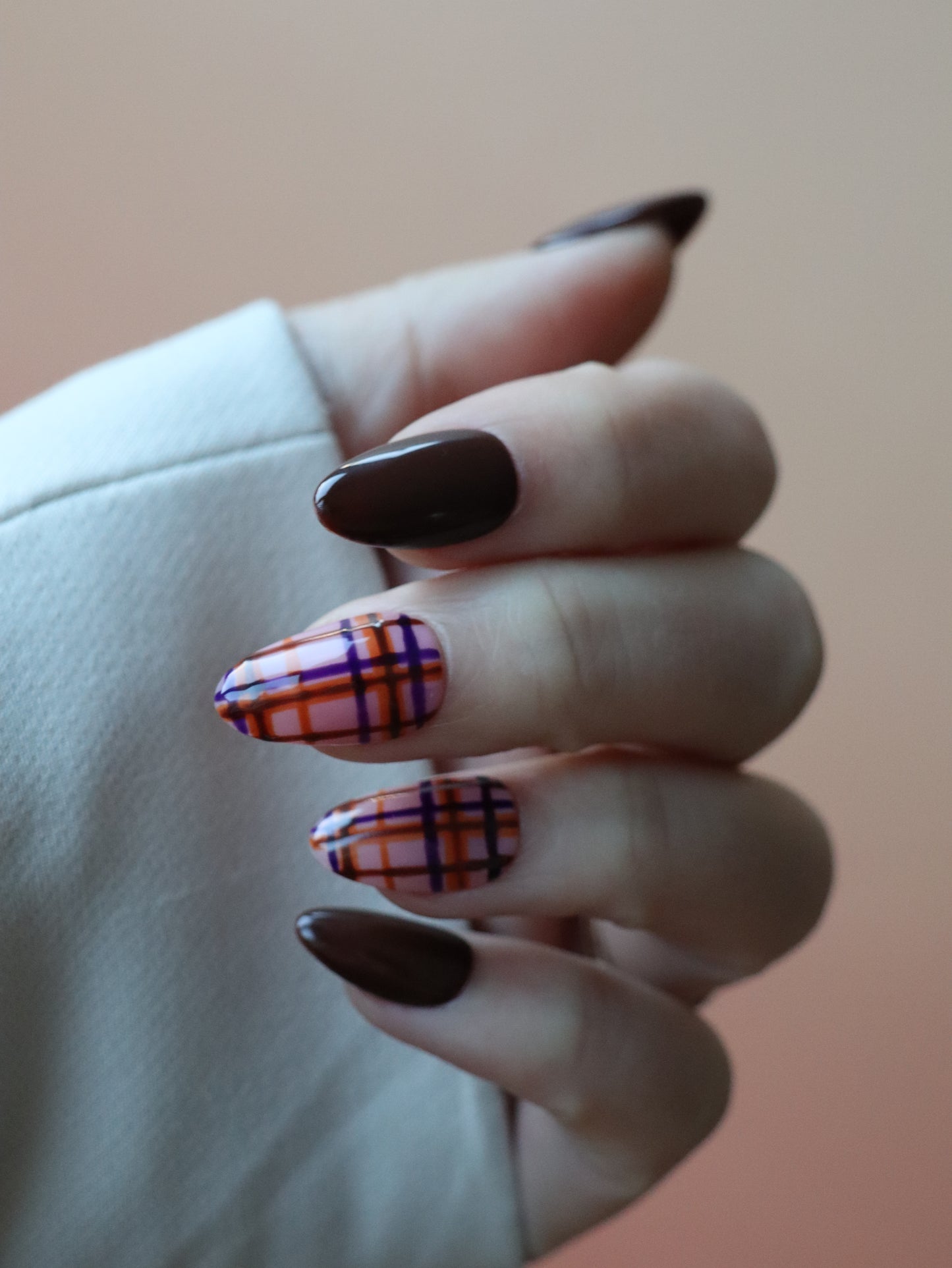 Plaid fall nails