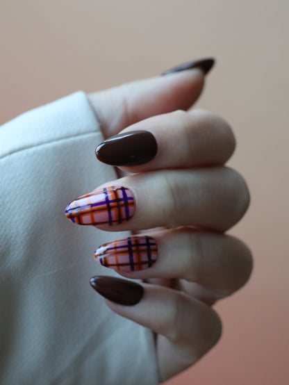 Plaid fall nails